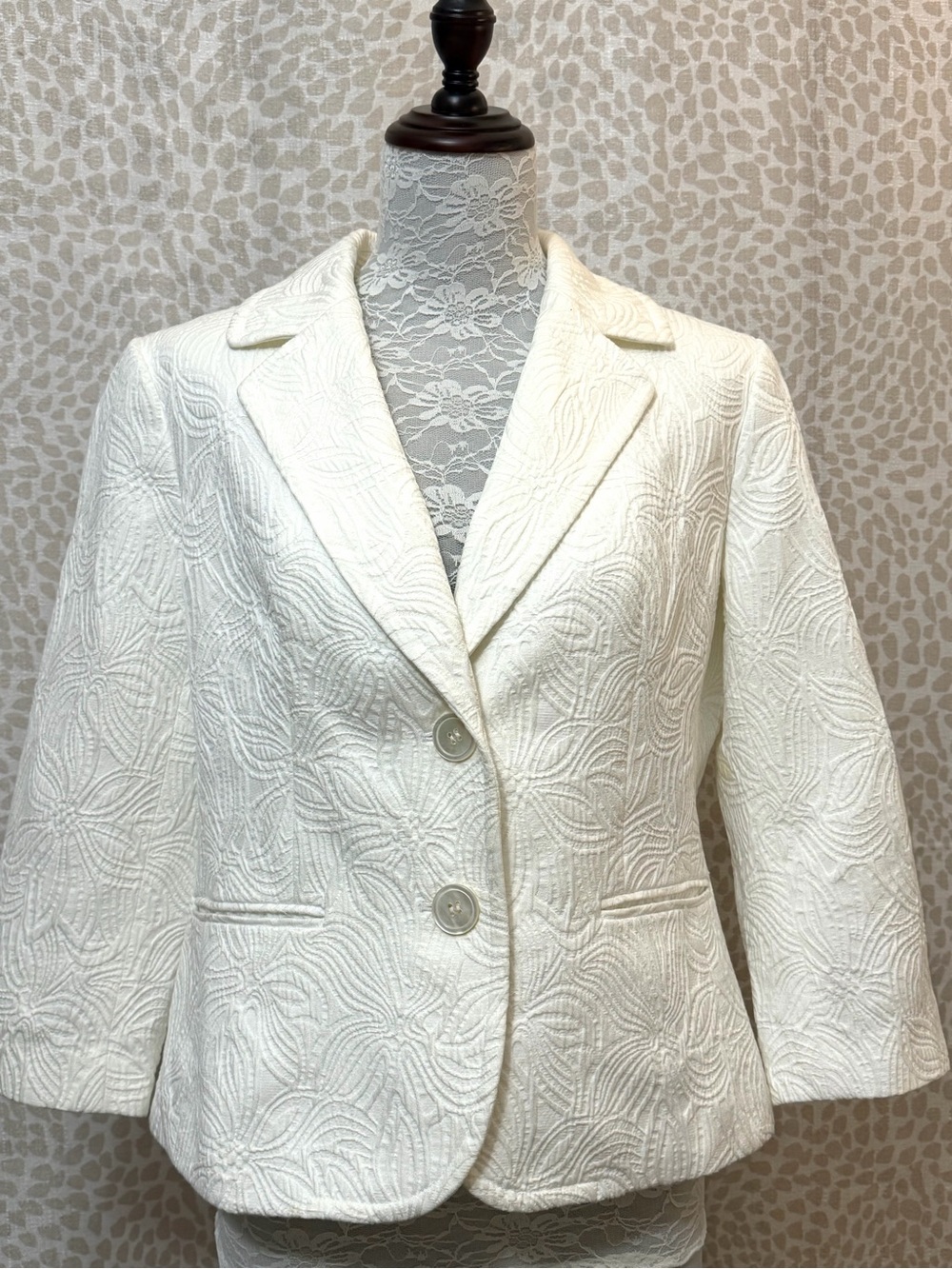 Talbots Classic White 3/4 Sleeve  Textured Women's 
Blazer/Jacket
